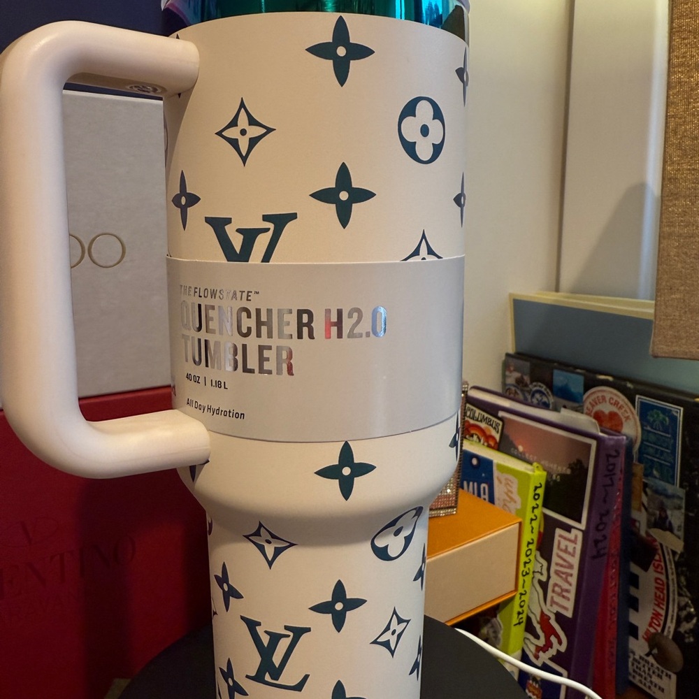 Stanley White and Teal Patterned Quencher Tumbler